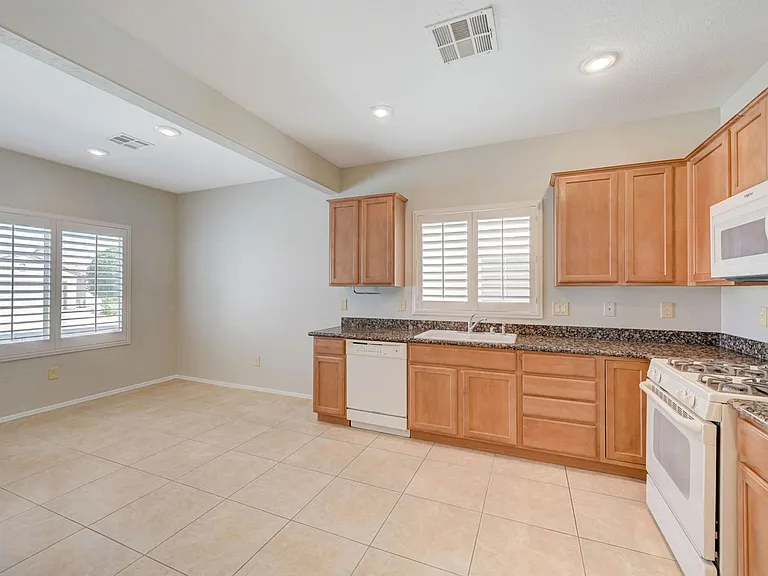 7925 Fantail Dr — Photo 15