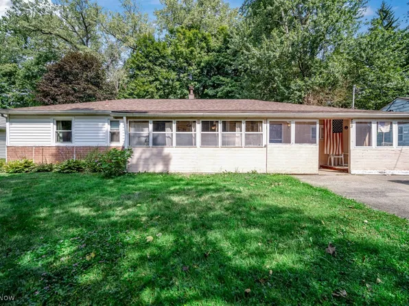 7713 Eisenhower Dr, Kirtland, OH 44094