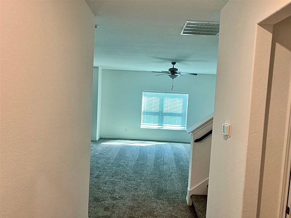 5th image of 122 Fox Glen Trl