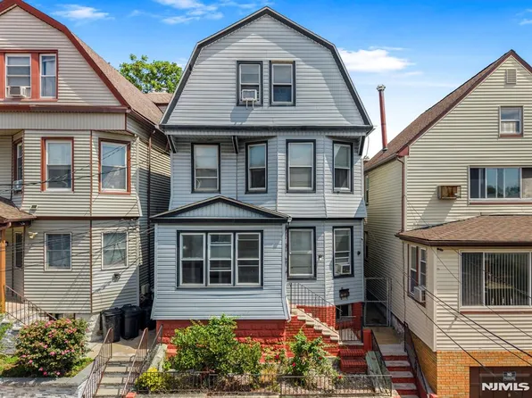 13 Tappan St, Kearny, NJ 07032