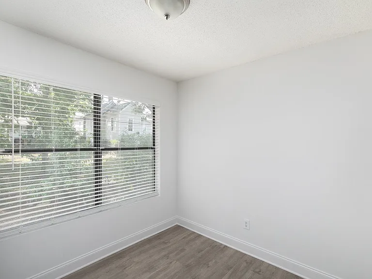 5th Avenue Apartments — Photo 46