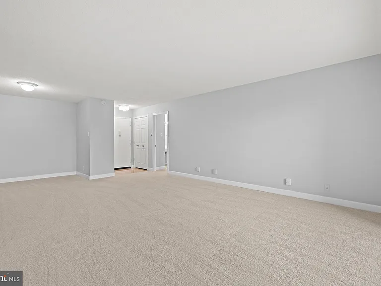 307 Yoakum Pkwy #703 — Photo 3