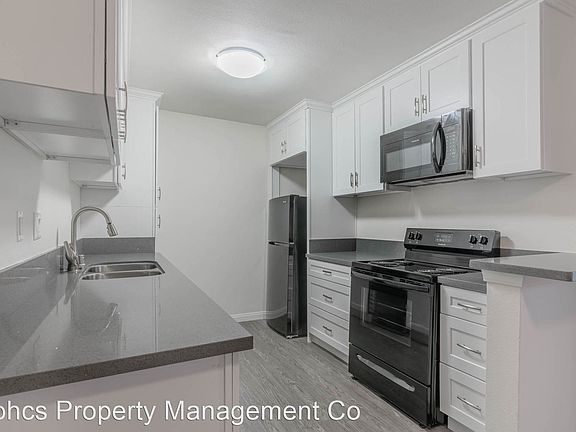 5th image of 8123 Langdon Ave #11