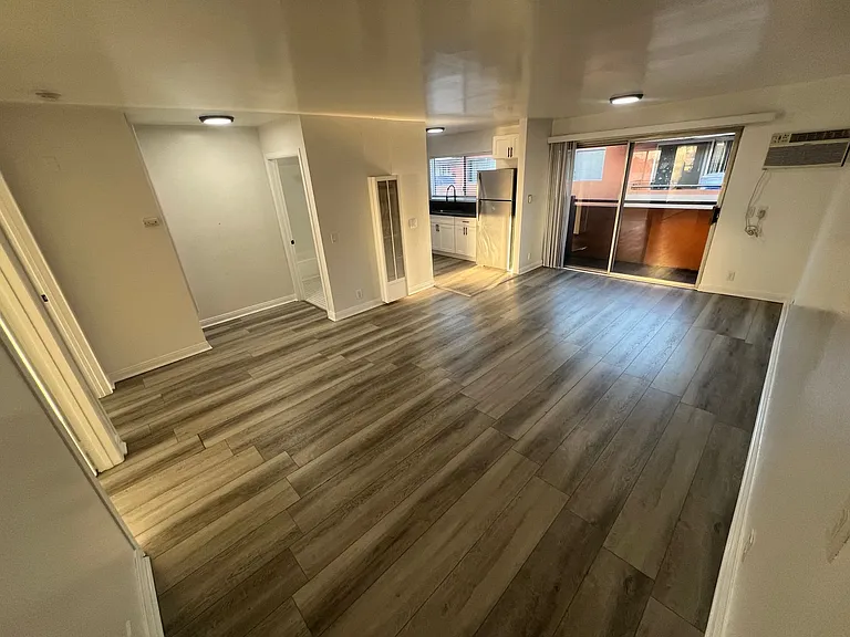VRA27 LLC- "Villa Regency Apartments" — Photo 33