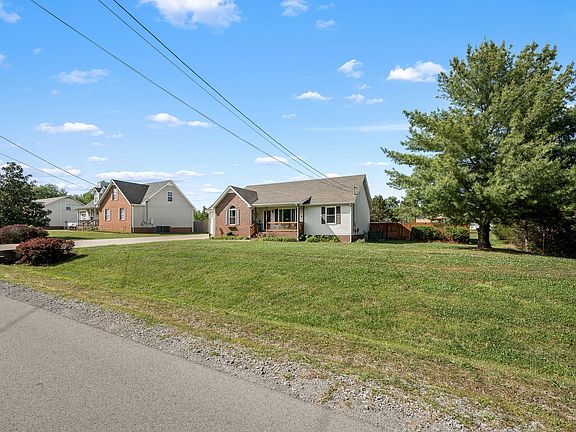 3rd image of 206 Fall Creek Dr