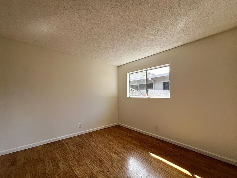 Vallejo Street, 1107 ** — Photo 14