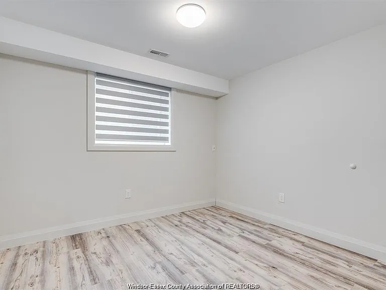 241 Robinson Ave #LOWER — Photo 10