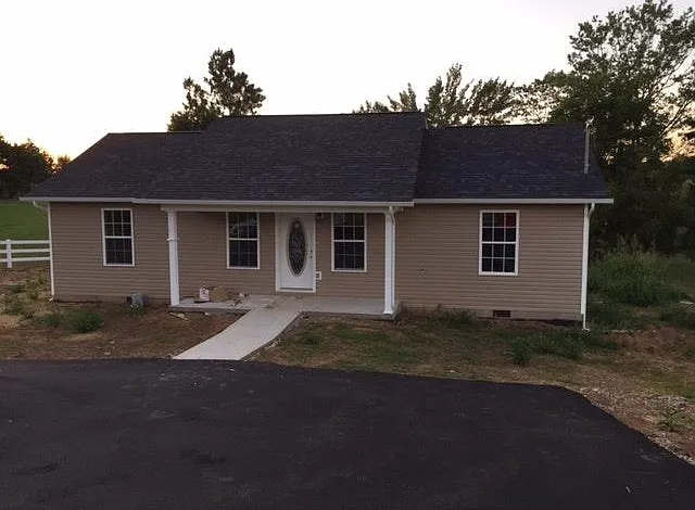 3 bed, 1200 sqft, $1,850 — Photo 1
