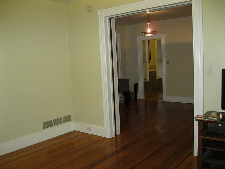Nicoll St — Photo 5