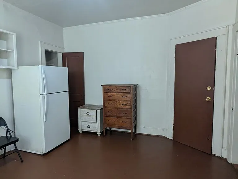 118-120 Sanford Pl — Photo 2