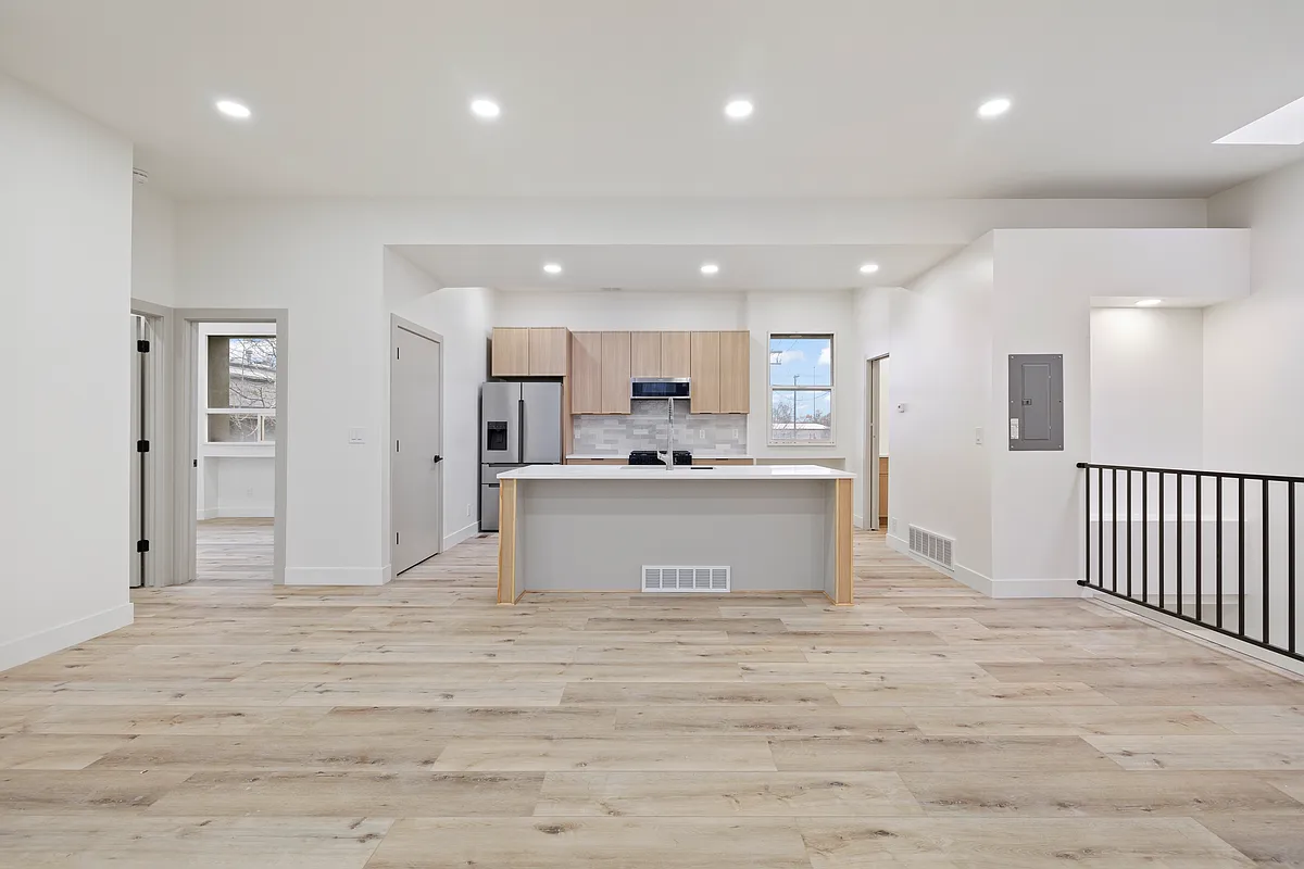Building Photo - 440 W 900 S #14