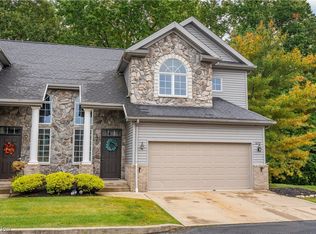 3272 Grey Village Dr, Akron, OH 44319