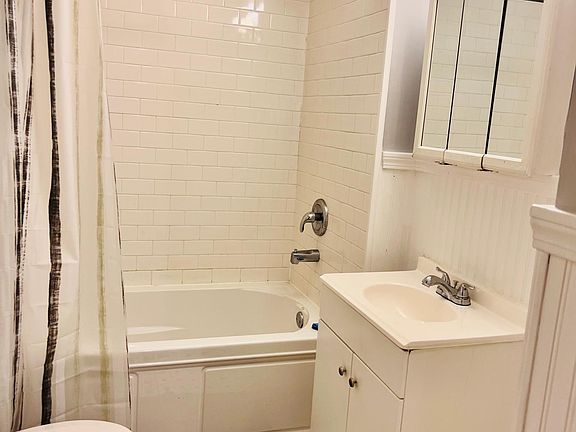 4th image of 722 Elm St #1