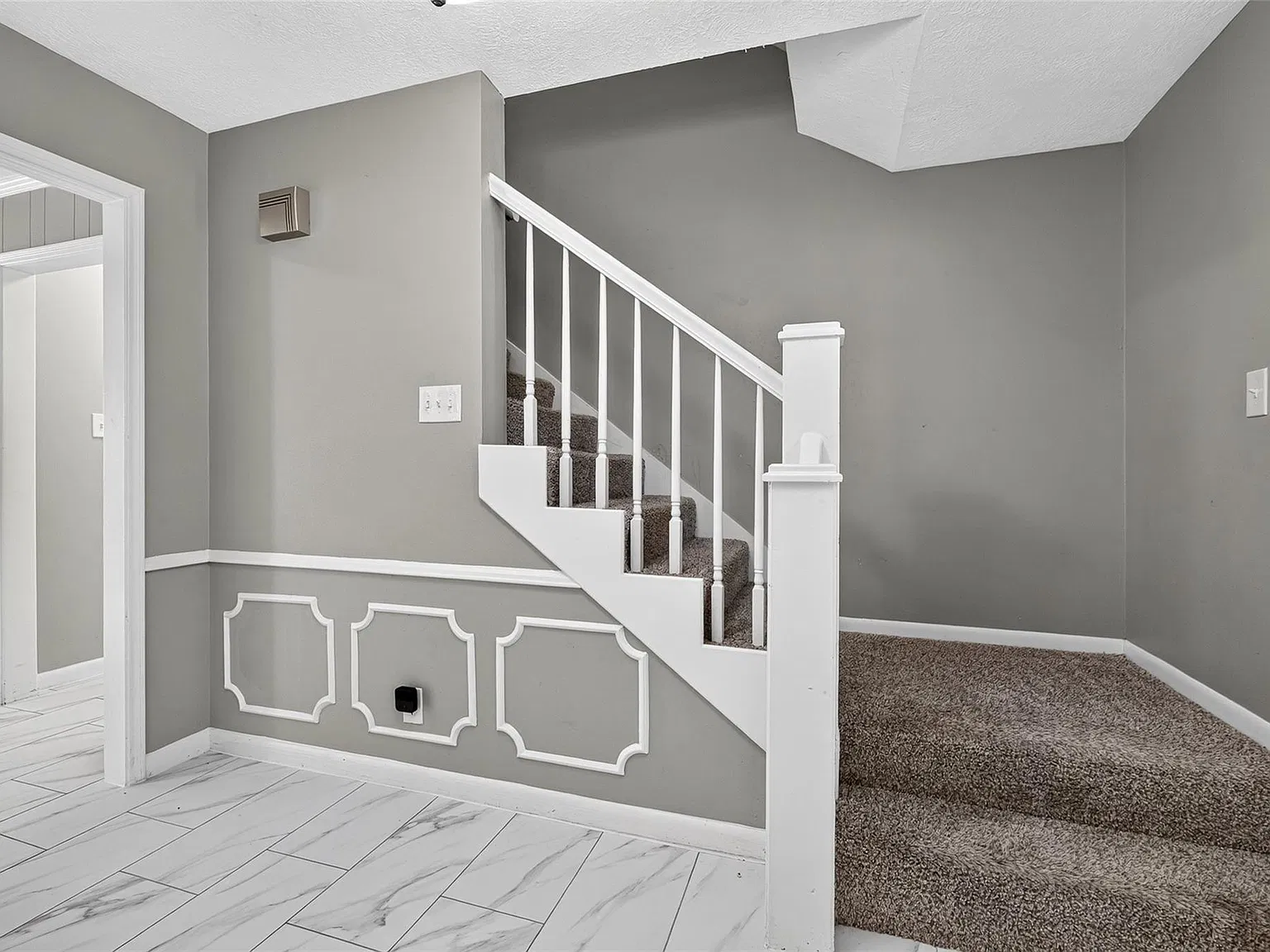 5 bed, 2.5 bath, 2836 sqft, $2,900 — Photo 2