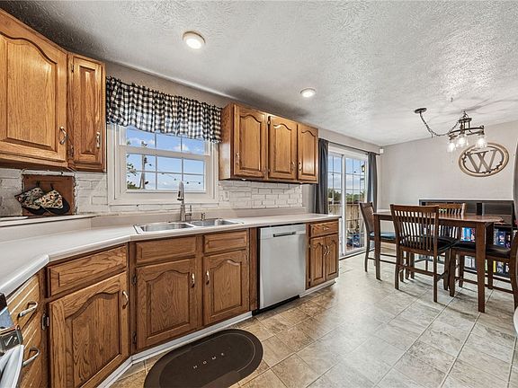 5th image of 125 Mohawk Dr