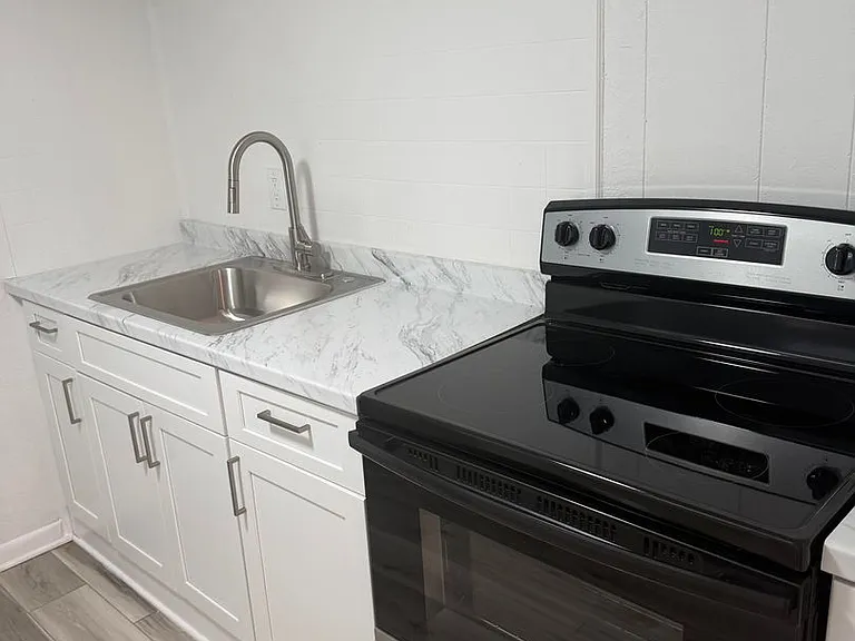 732 S Johnson Ave — Photo 11