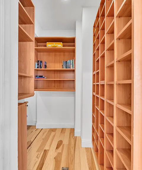 326 N Doheny Dr — Photo 17