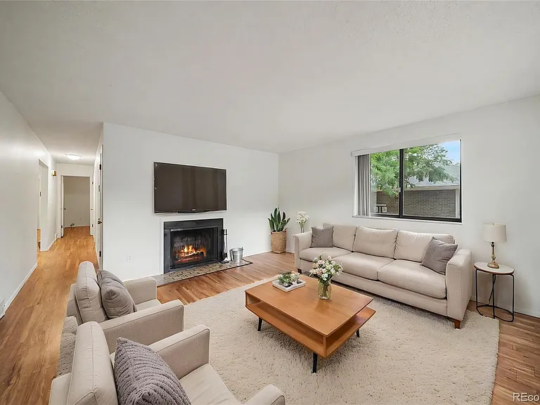 811 Nyssa Dr — Photo 2