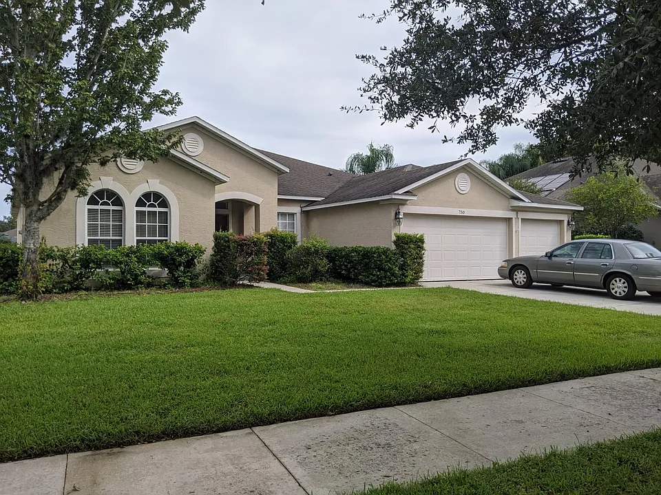 750 Lake Cove Pointe Cir