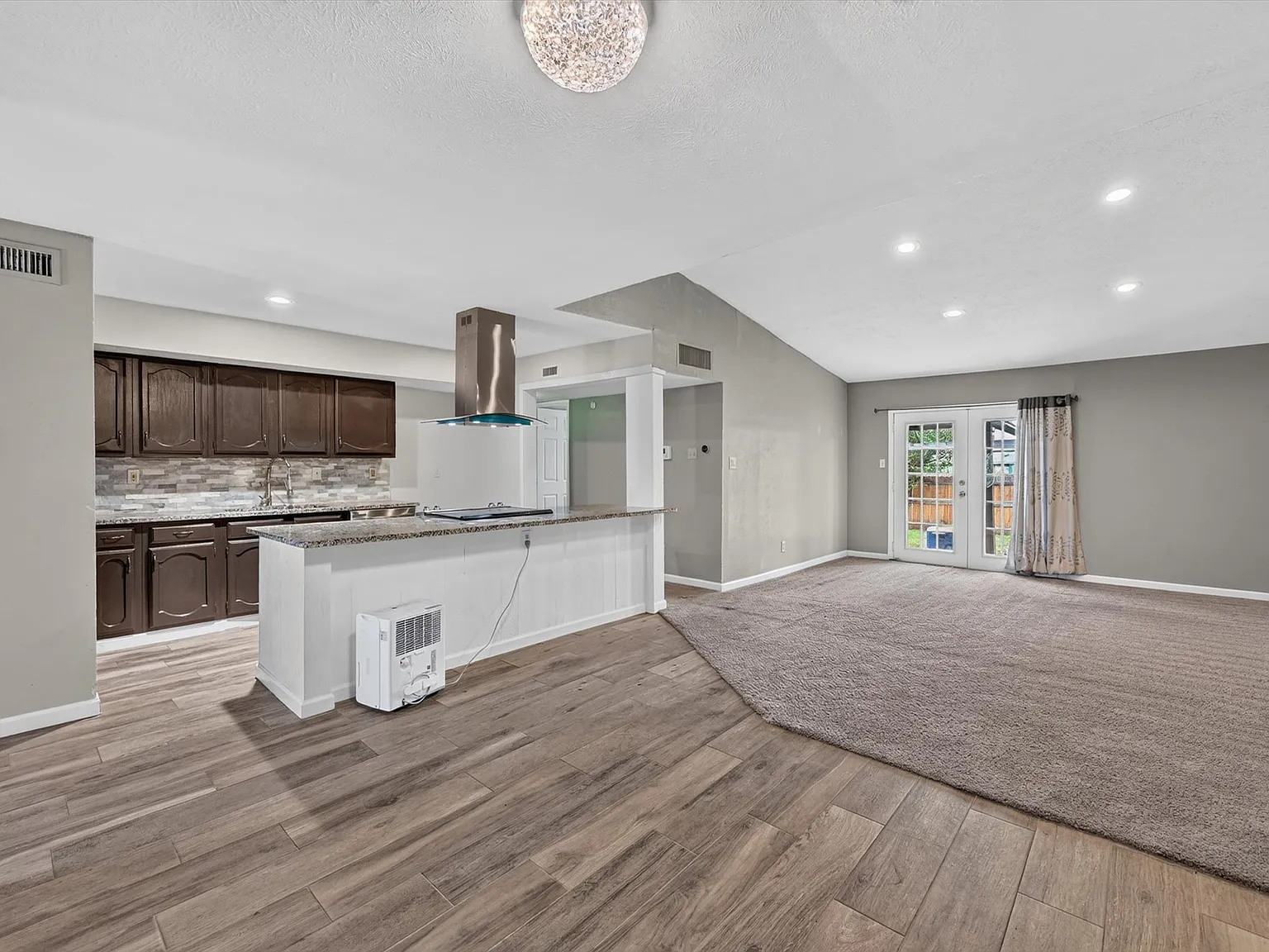 3 bed, 1553 sqft, $1,900 — Photo 2