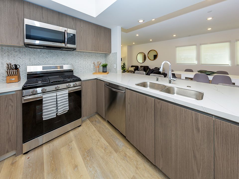 1st image of 5153 W Maplewood Ave #106