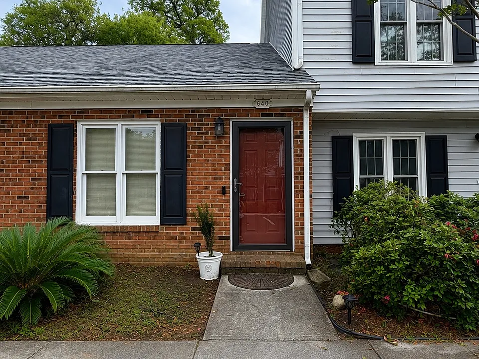 3200 Crystal Oaks Ln #640