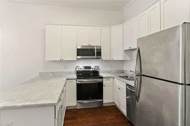 5249 Magazine St — Photo 9
