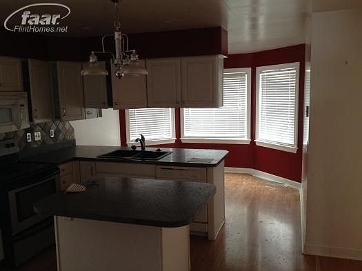 2nd image of 5044 Wyndemere Ct