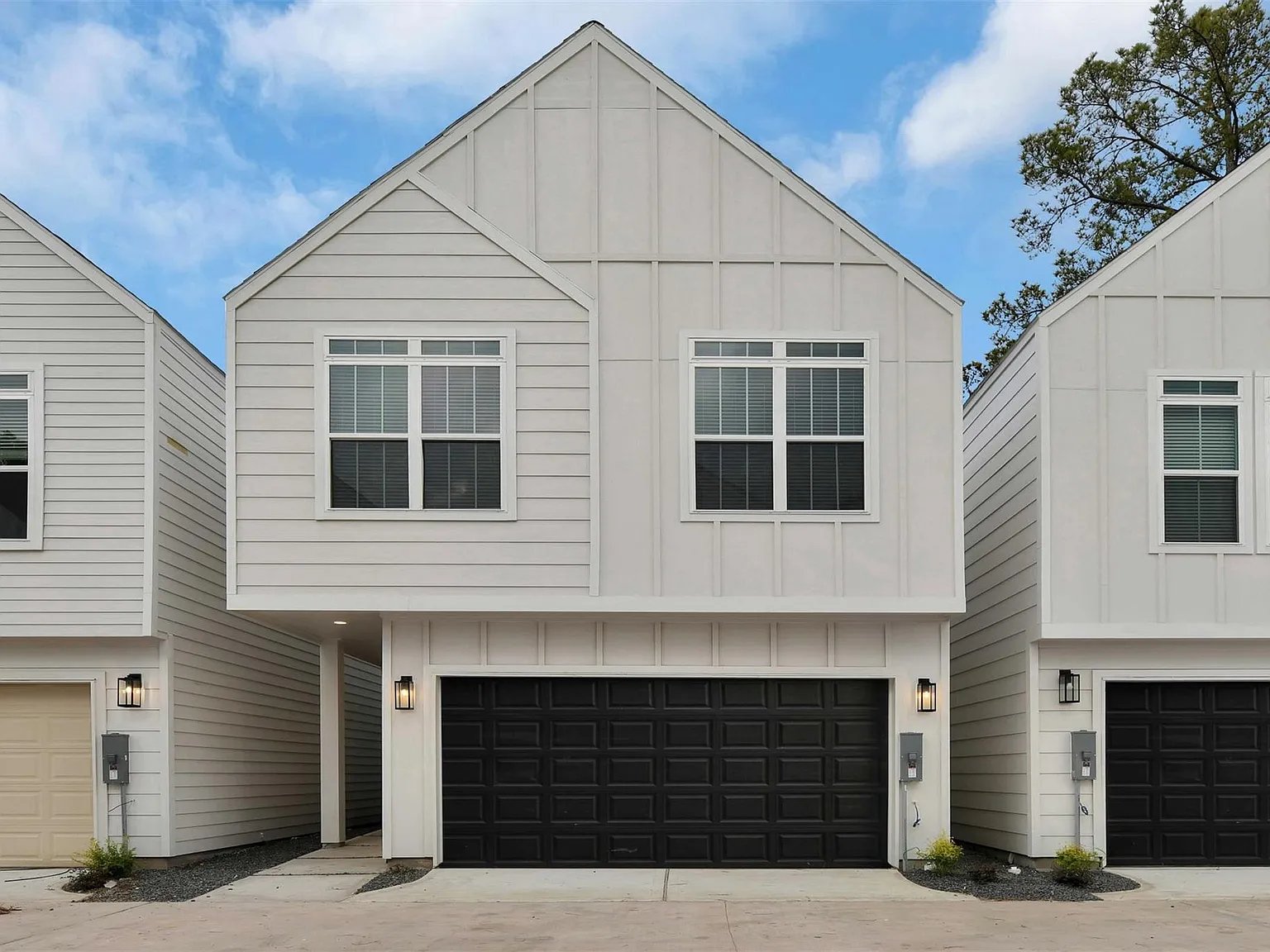 4 bed, 2.5 bath, 1761 sqft, $2,400 — Photo 1