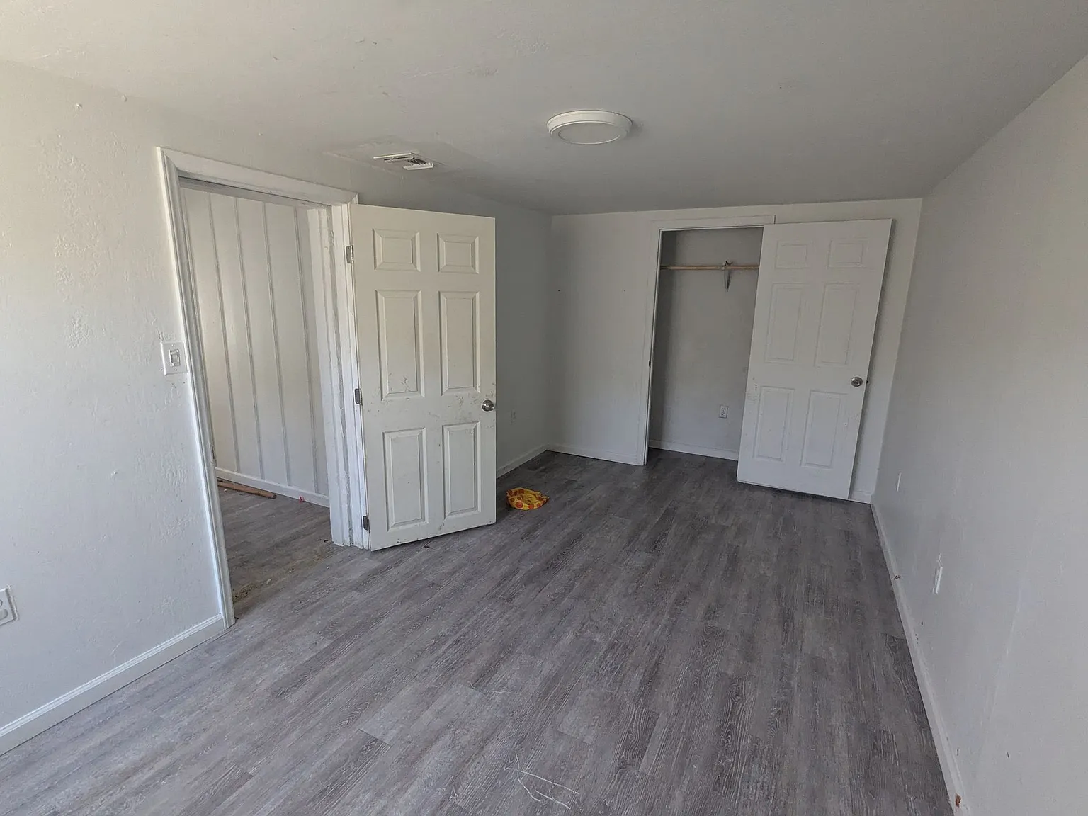 102 E Hatcher Rd — Photo 2