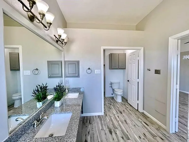 2526 Lake Dale Ln — Photo 22