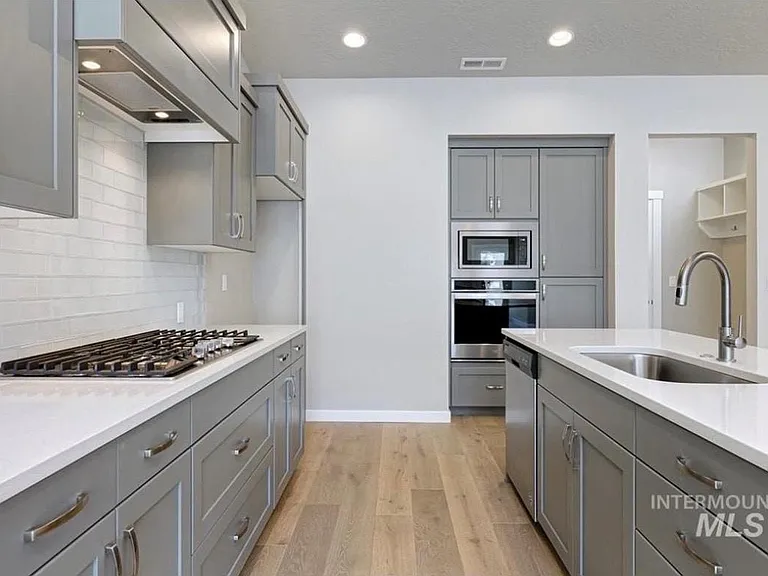 2255 E Mendota Dr — Photo 8
