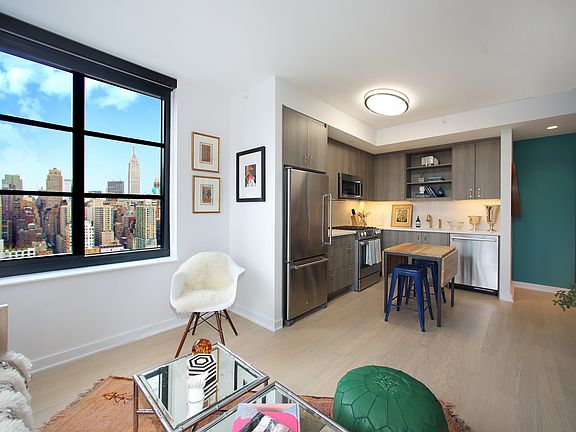 2nd image of 515 W 38th St APT 25F