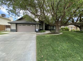2304 Mountain Oak Rd, Bakersfield, CA 93311