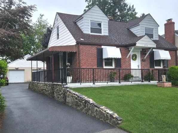 950 Thornton Rd, Upper Chichester, PA 19061