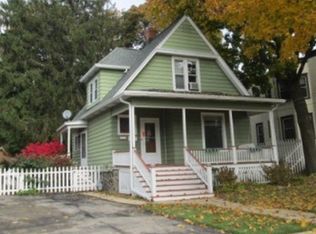 213 Grove St, Woodstock, IL 60098