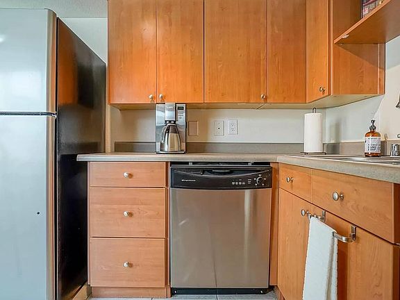 5th image of 1404 Pennsylvania St NE APT 3