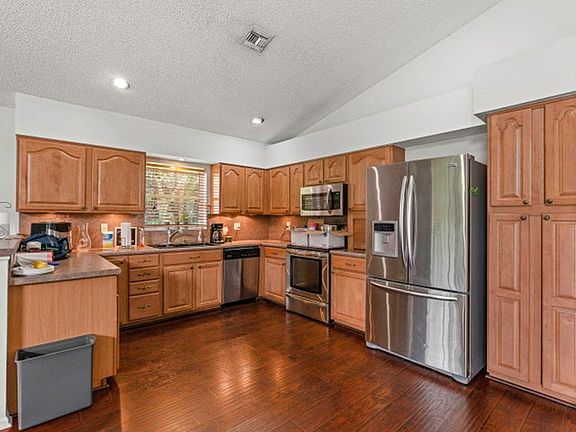 2nd image of 1304 Lake Breeze Dr