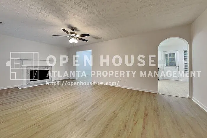 4 bed, 2.5 bath, 1510 sqft, $2,025 — Photo 3