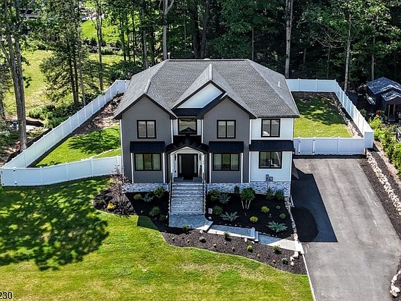 3rd image of 73 Heritage Dr
