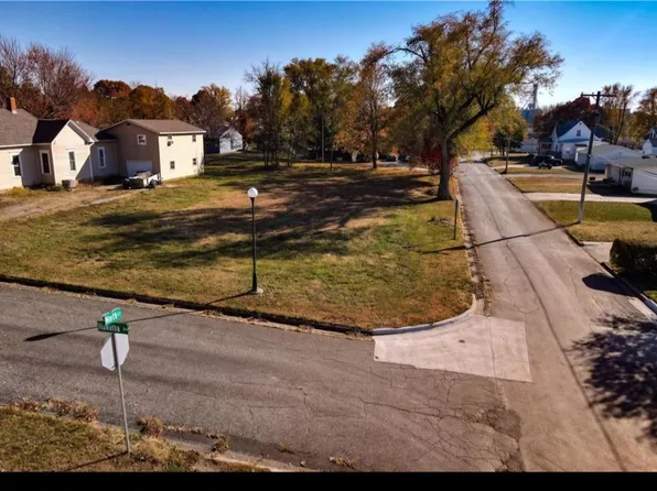 815 Hiawatha Ave, Hiawatha, KS 66434