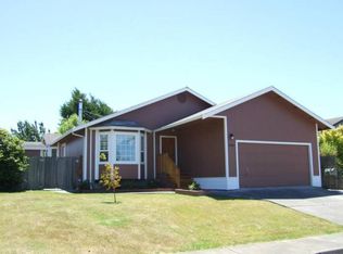 3585 Larsen Ct, Fortuna, CA 95540