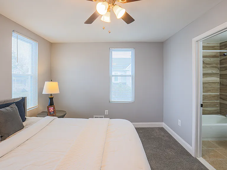 9 Glenmore Ave — Photo 45