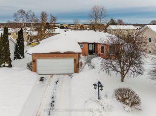 11 Copeland St, Penetanguishene, ON L9M 1K3