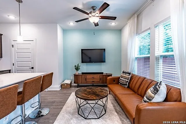 2 bed, 2.5 bath, 1023 sqft, $1,750 — Photo 2
