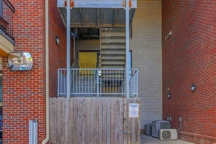 275 S Limestone St #240 — Photo 29