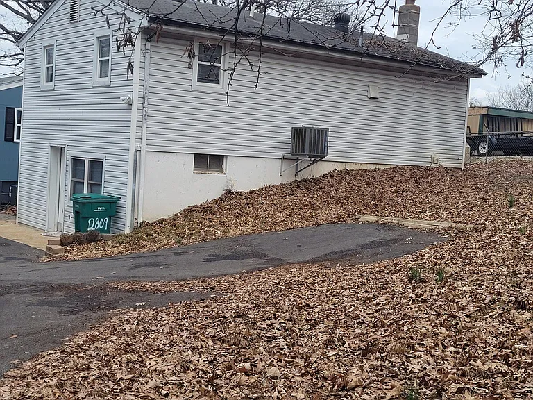 2809 Rose Hill Dr — Photo 2