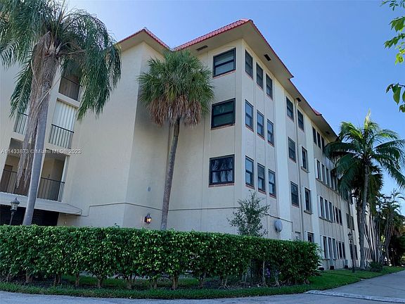 2nd image of 615 NE 12th Ave APT 304