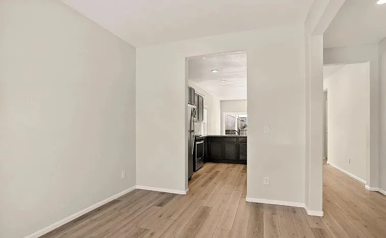 308 Bowles St — Photo 7