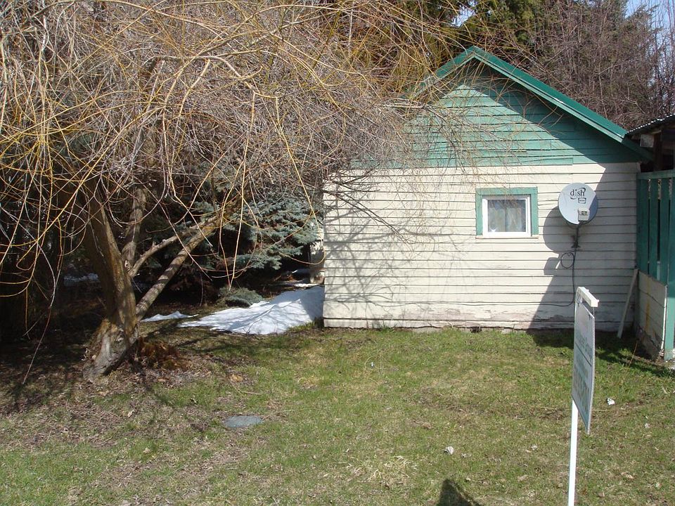 1st image of 810 W Roberts Ave